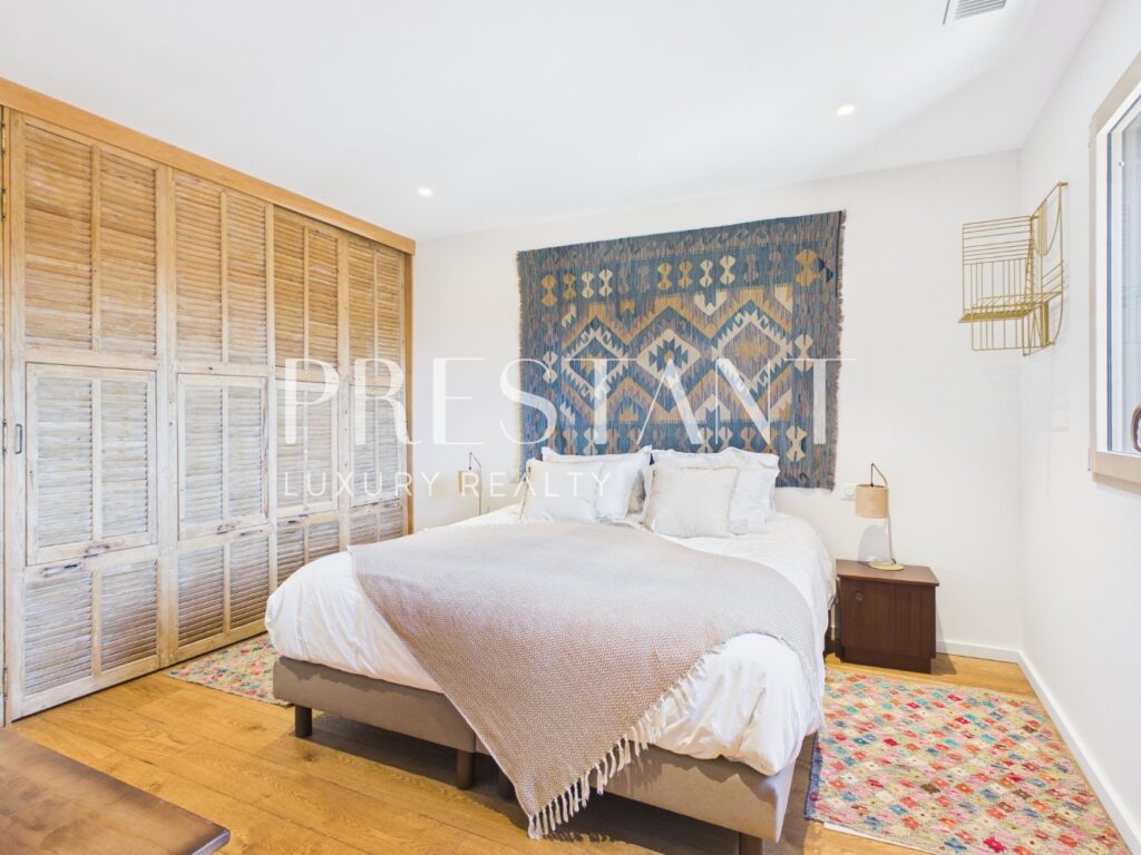 Maison – 9 pièces – 5 chambres – 375 m²