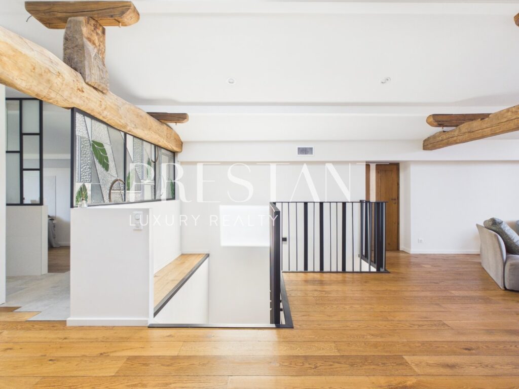 Maison – 9 pièces – 5 chambres – 375 m²