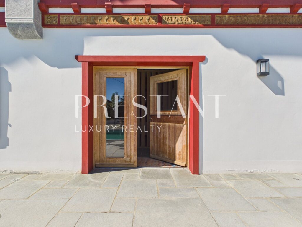 Maison – 9 pièces – 5 chambres – 375 m²