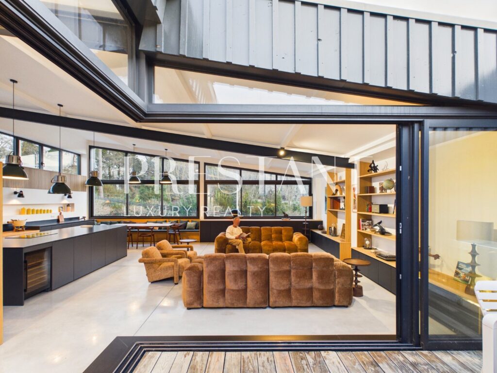 Appartement – 5 pièces – 3 chambres – 226 m²