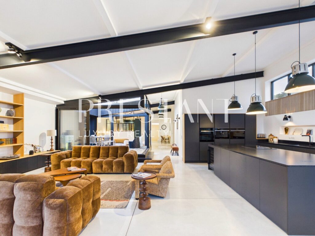 Appartement – 5 pièces – 3 chambres – 226 m²