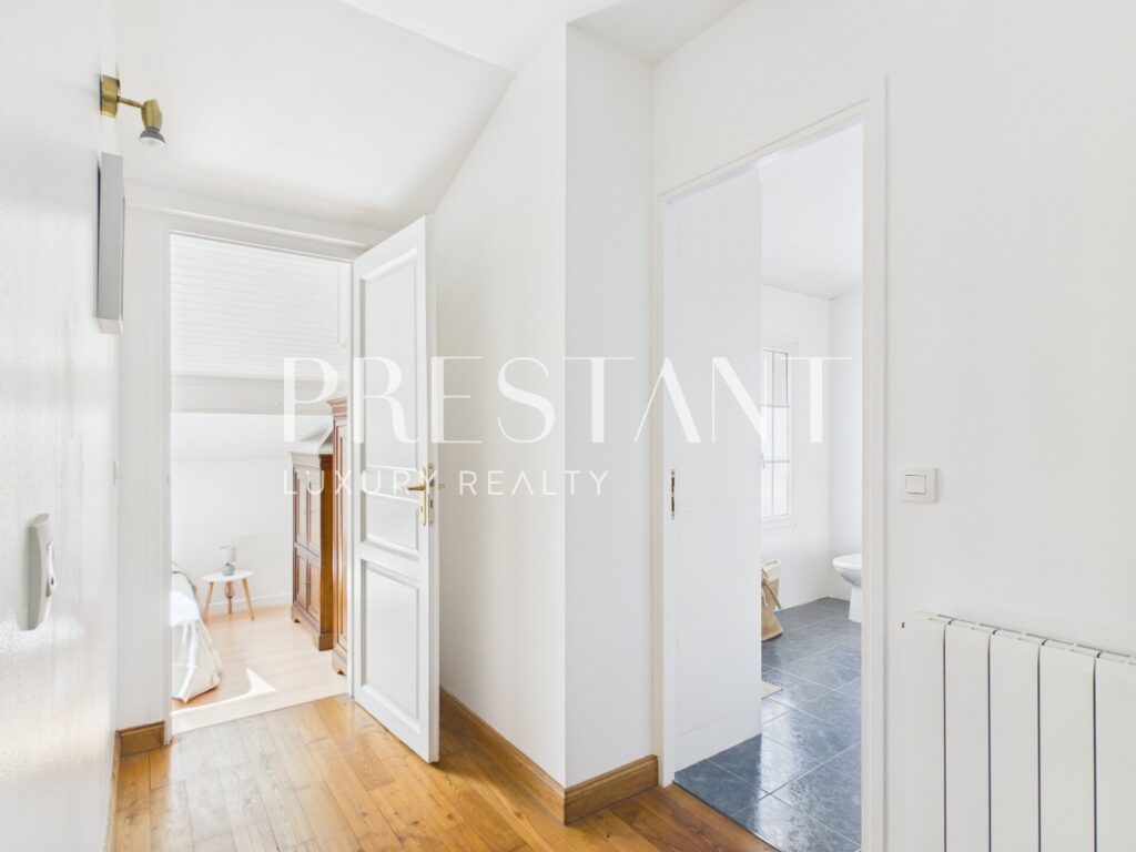 Maison – 6 pièces – 5 chambres – 240 m²