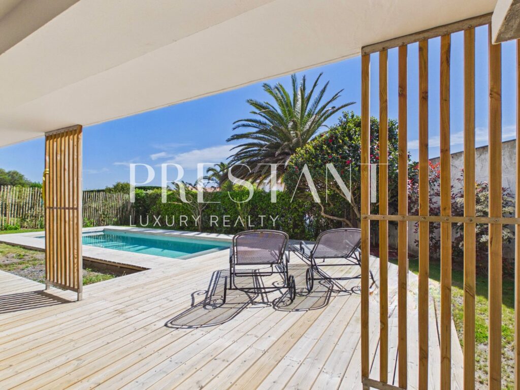 Maison – 7 pièces – NR chambres – 206 m²