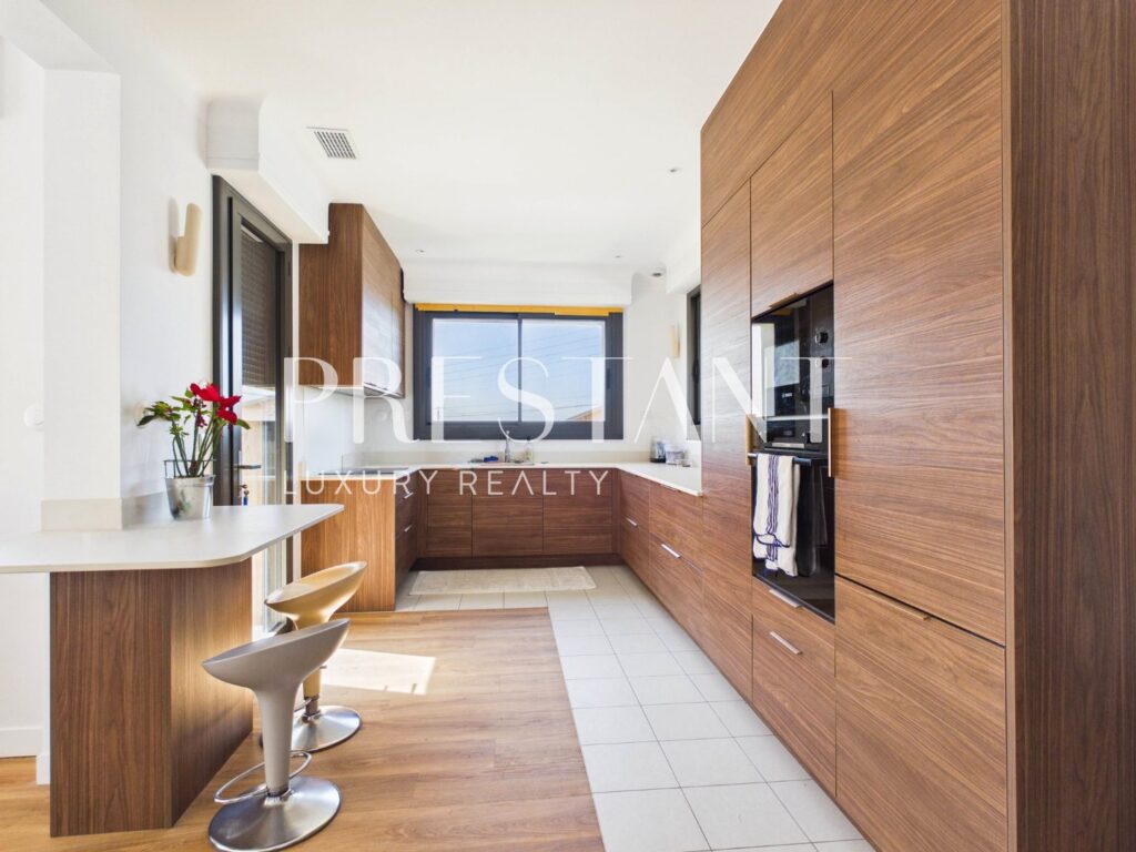 Maison – 7 pièces – NR chambres – 206 m²