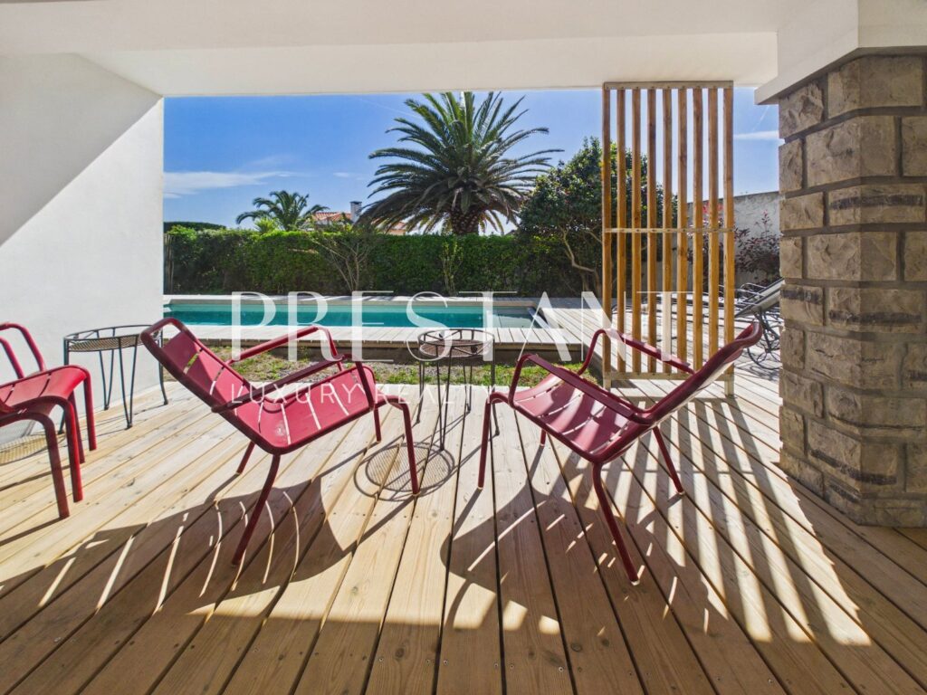 Maison – 7 pièces – NR chambres – 206 m²