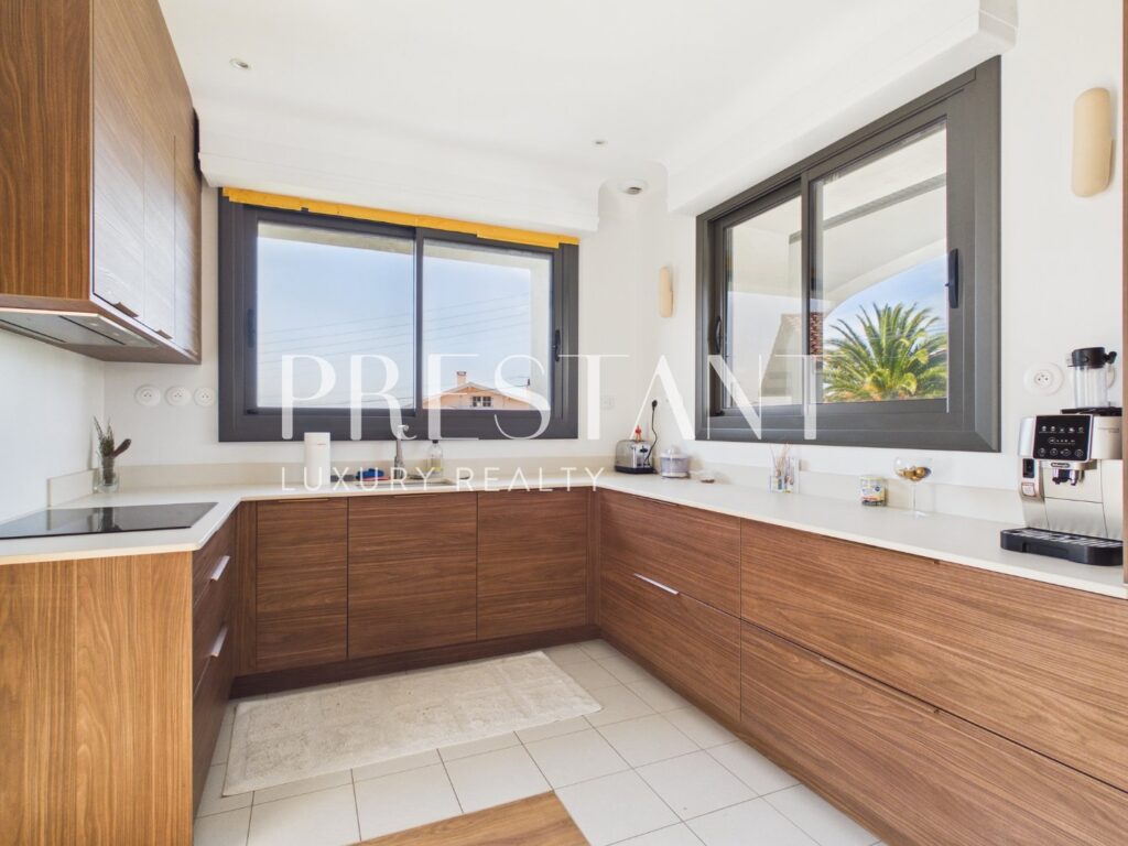 Maison – 7 pièces – NR chambres – 206 m²