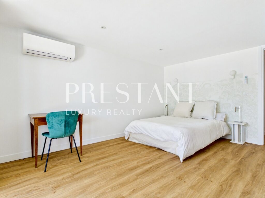 Maison – 7 pièces – NR chambres – 206 m²