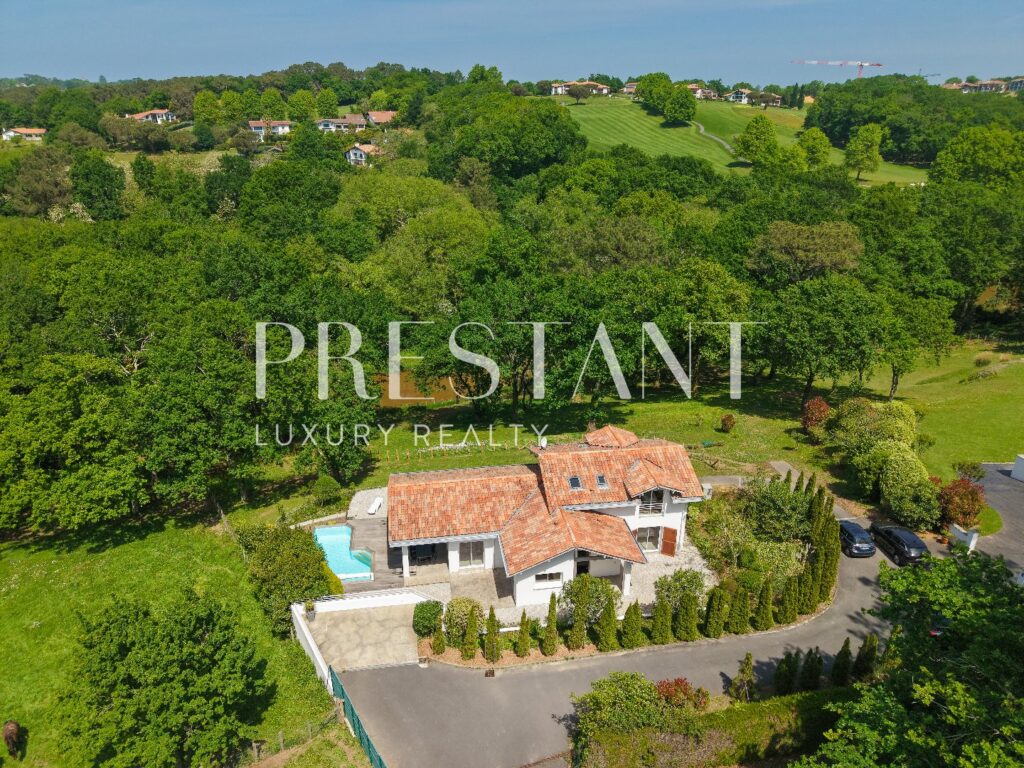 Maison – 6 pièces – 4 chambres – 152 m²