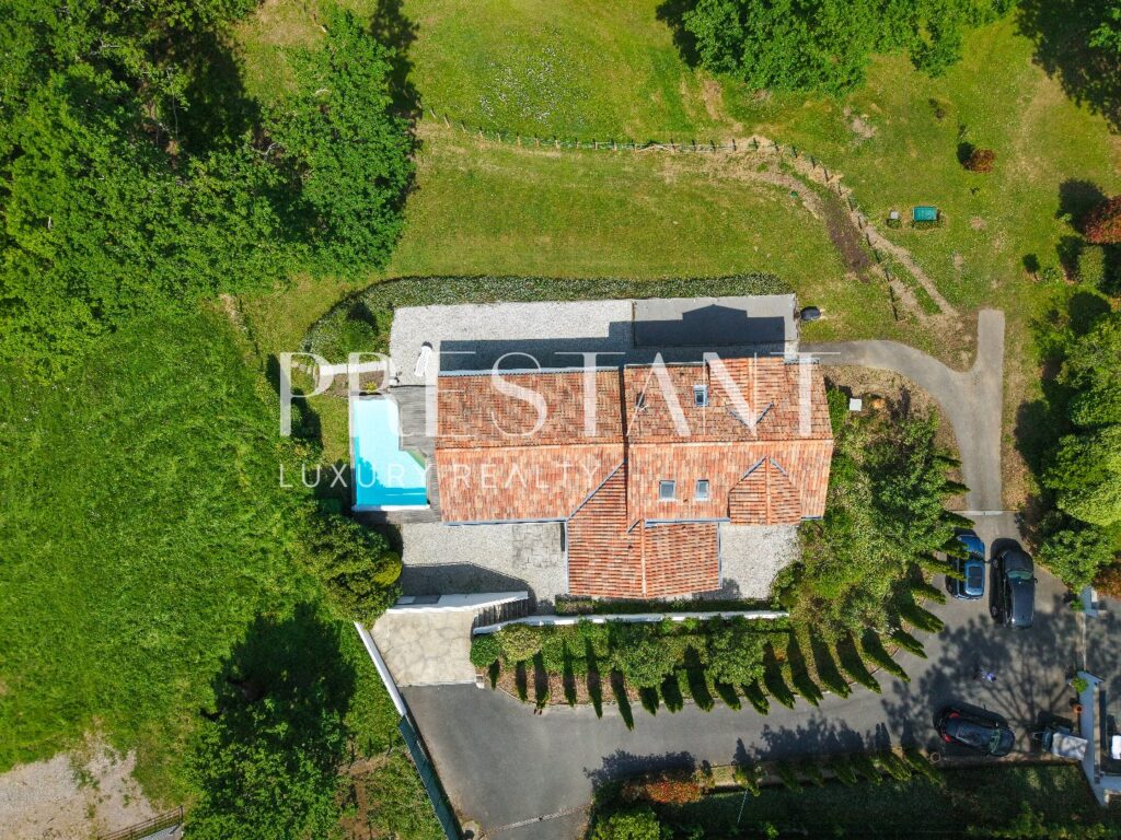 Maison – 6 pièces – 4 chambres – 152 m²