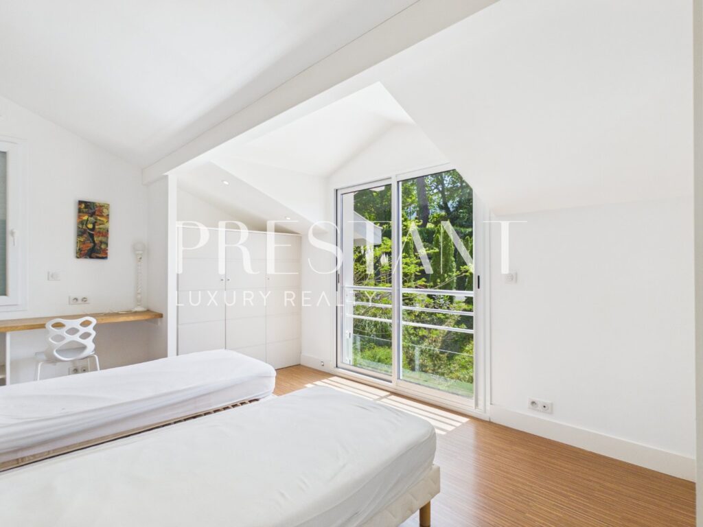 Maison – 6 pièces – 4 chambres – 152 m²
