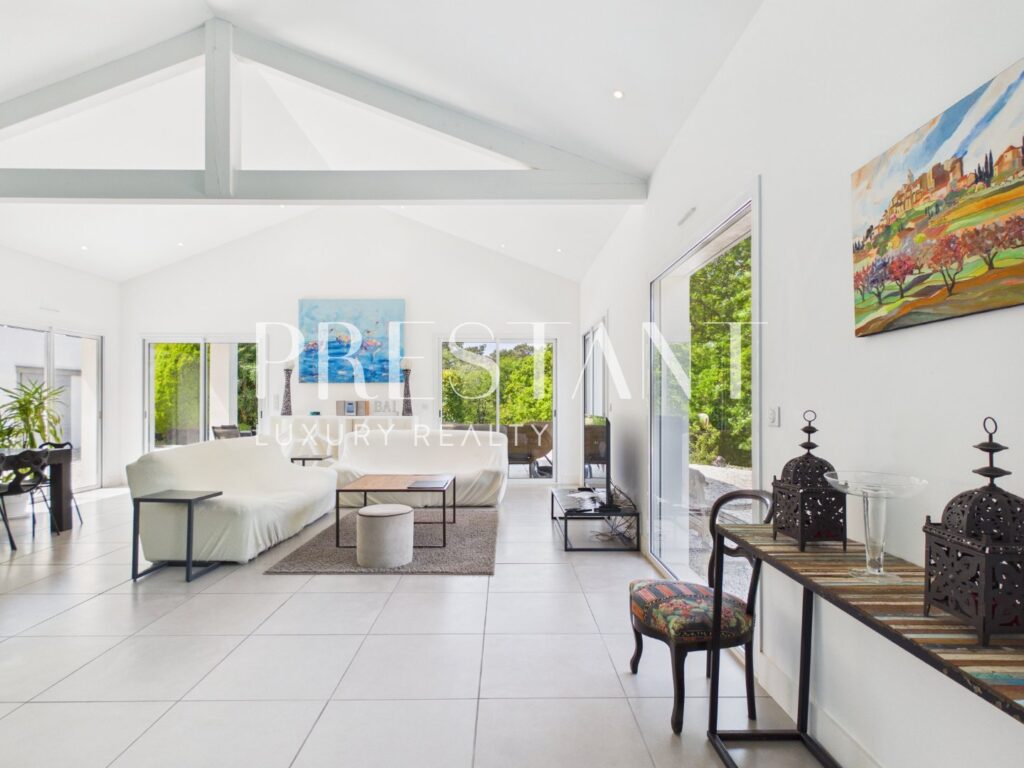 Maison – 6 pièces – 4 chambres – 152 m²
