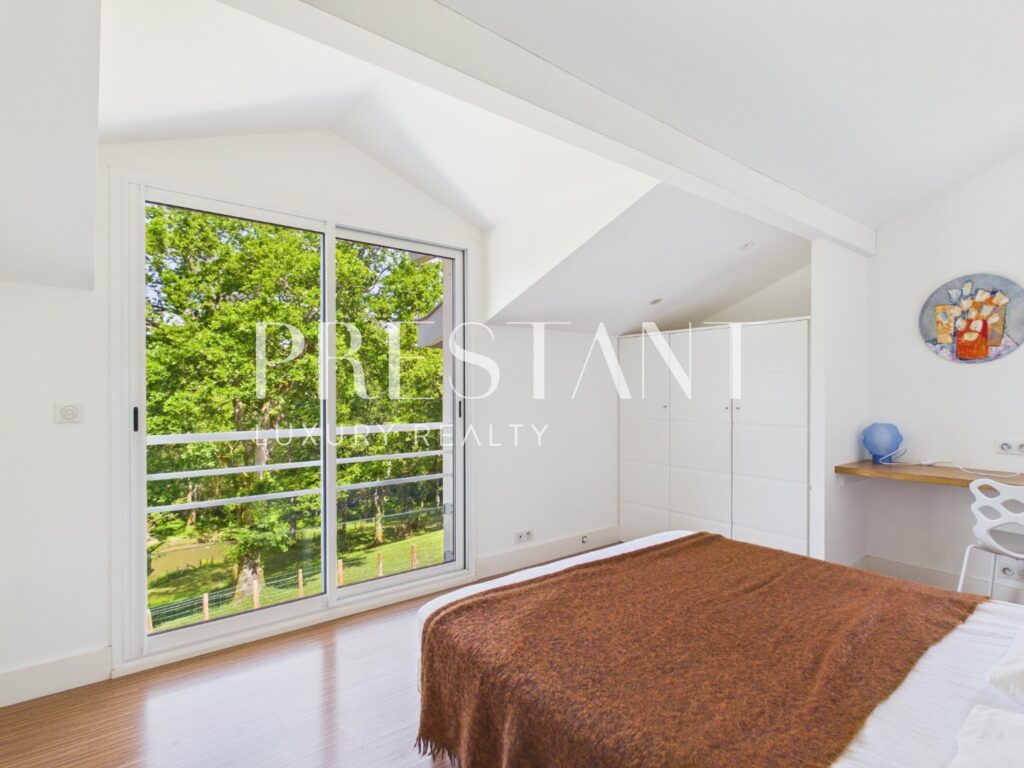 Maison – 6 pièces – 4 chambres – 152 m²