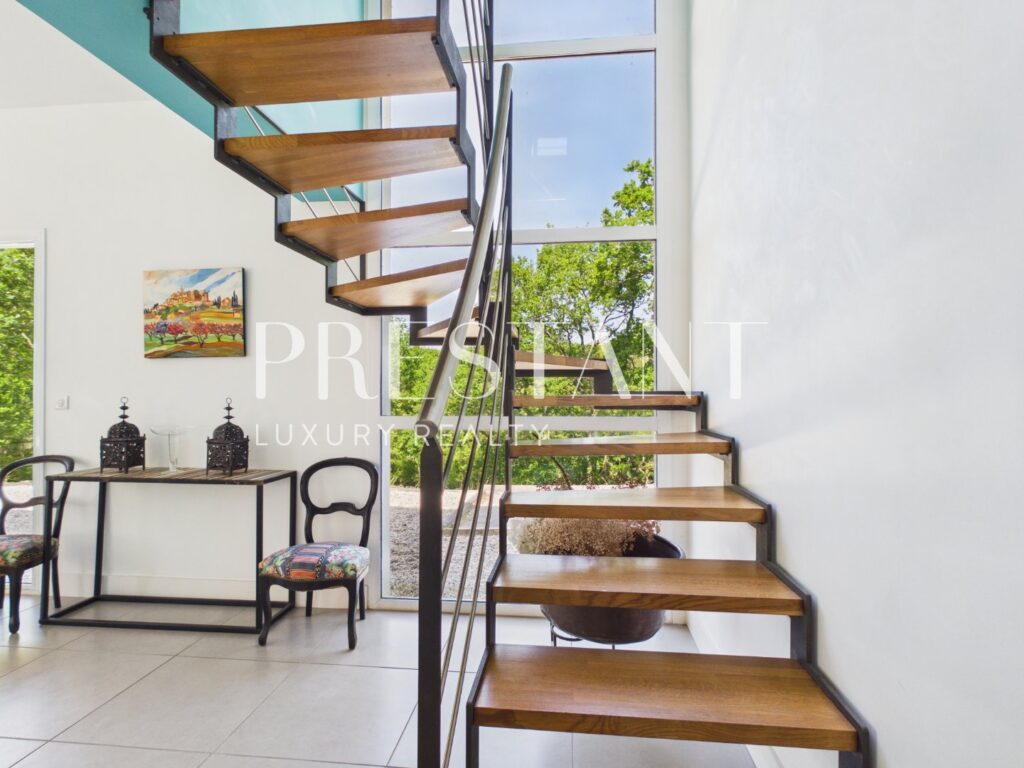 Maison – 6 pièces – 4 chambres – 152 m²