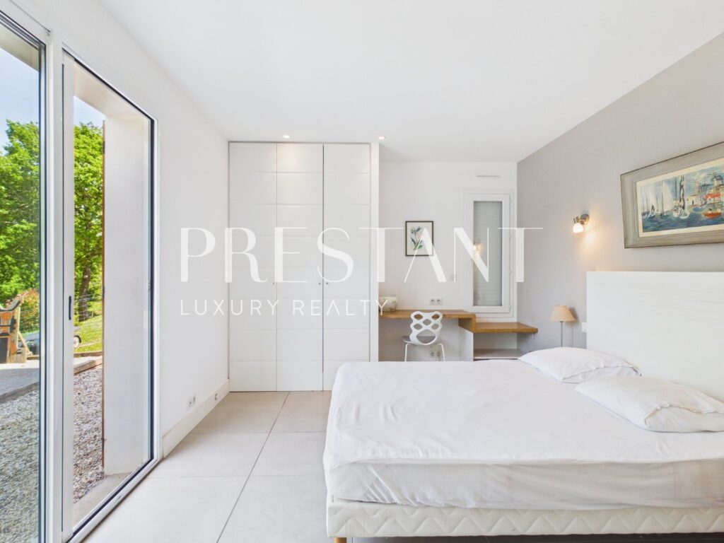 Maison – 6 pièces – 4 chambres – 152 m²