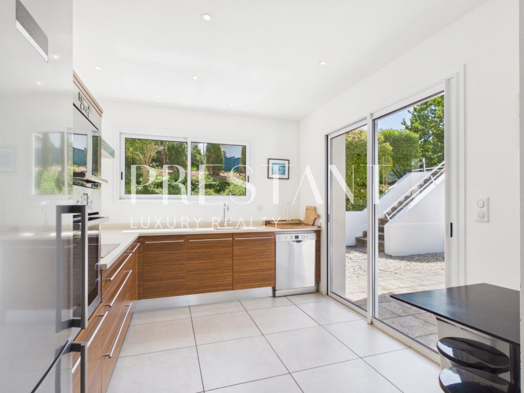Maison – 6 pièces – 4 chambres – 152 m²
