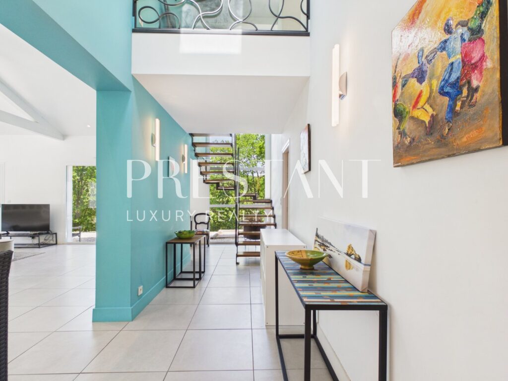 Maison – 6 pièces – 4 chambres – 152 m²