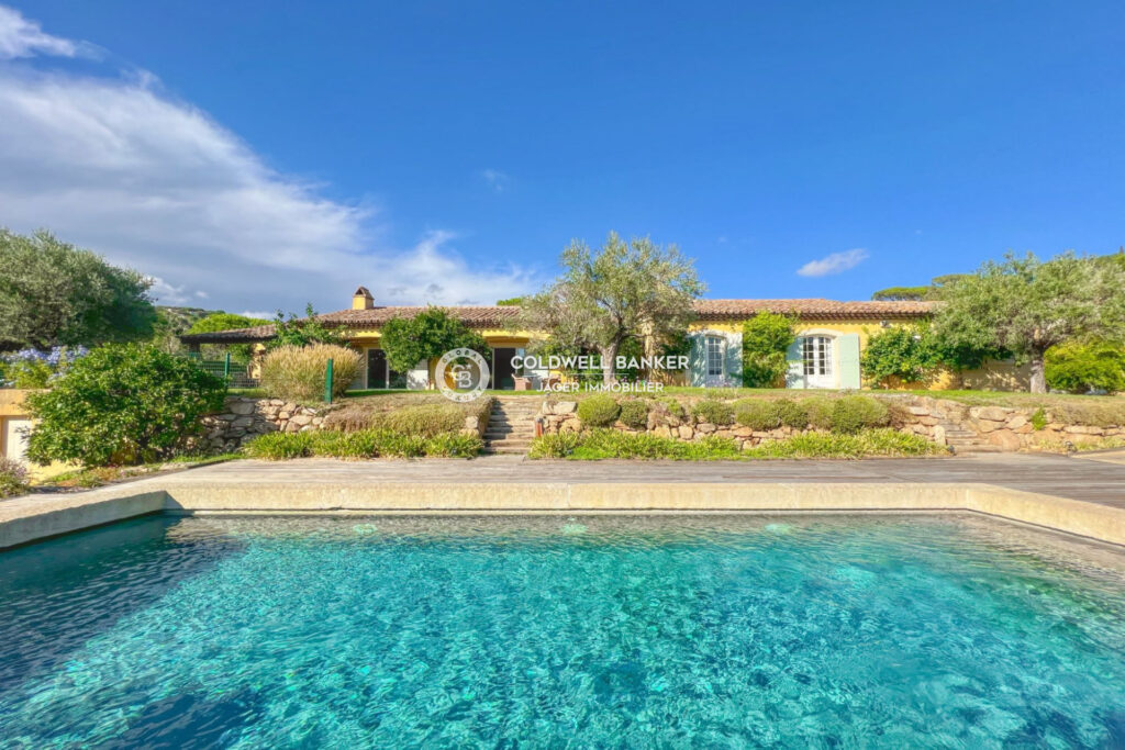 Villa au pied du village avec vue les vignes et sur le château – 5 pièces – 3 chambres – 210.00 m²