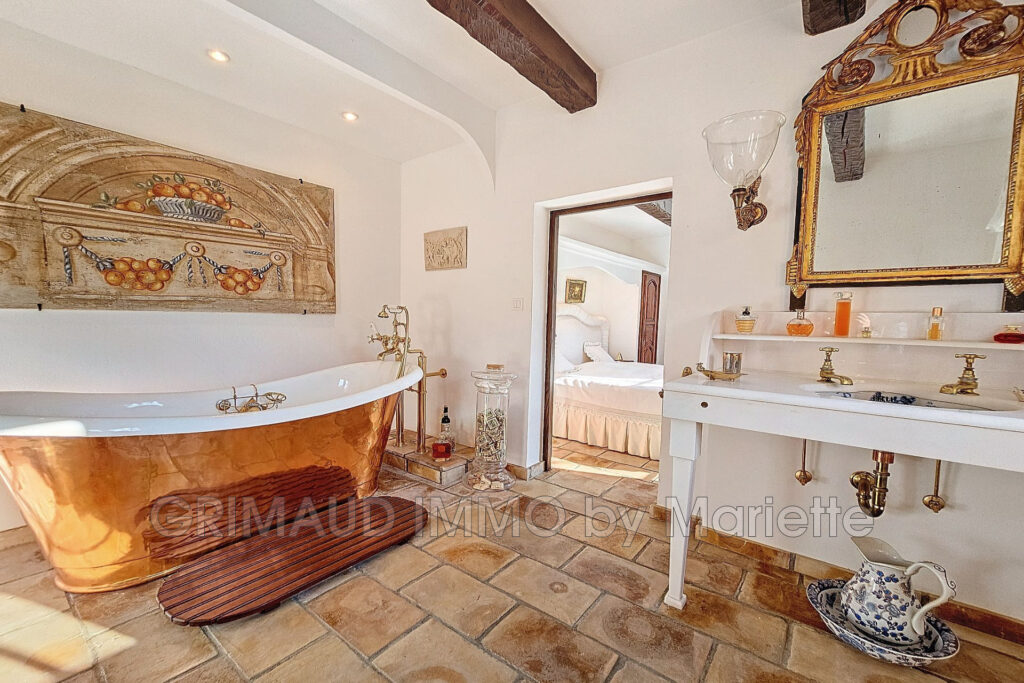 Charmant mas provençale du 16ième siècle avec une vue imprenab – 10 pièces – 7 chambres – 280.00 m²