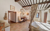 Charmant mas provençale du 16ième siècle avec une vue imprenab – 10 pièces – 7 chambres – 280.00 m²