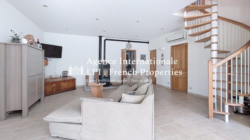 Demeure de ville et village – 12 pièces – 8 chambres – 360 m²