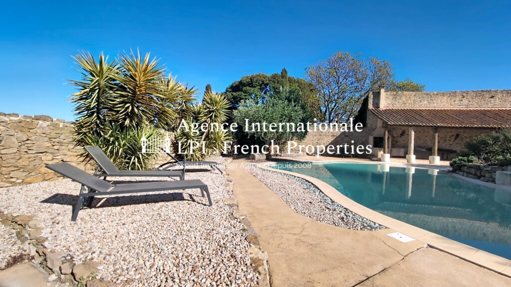 Demeure de ville et village – 12 pièces – 8 chambres – 360 m²