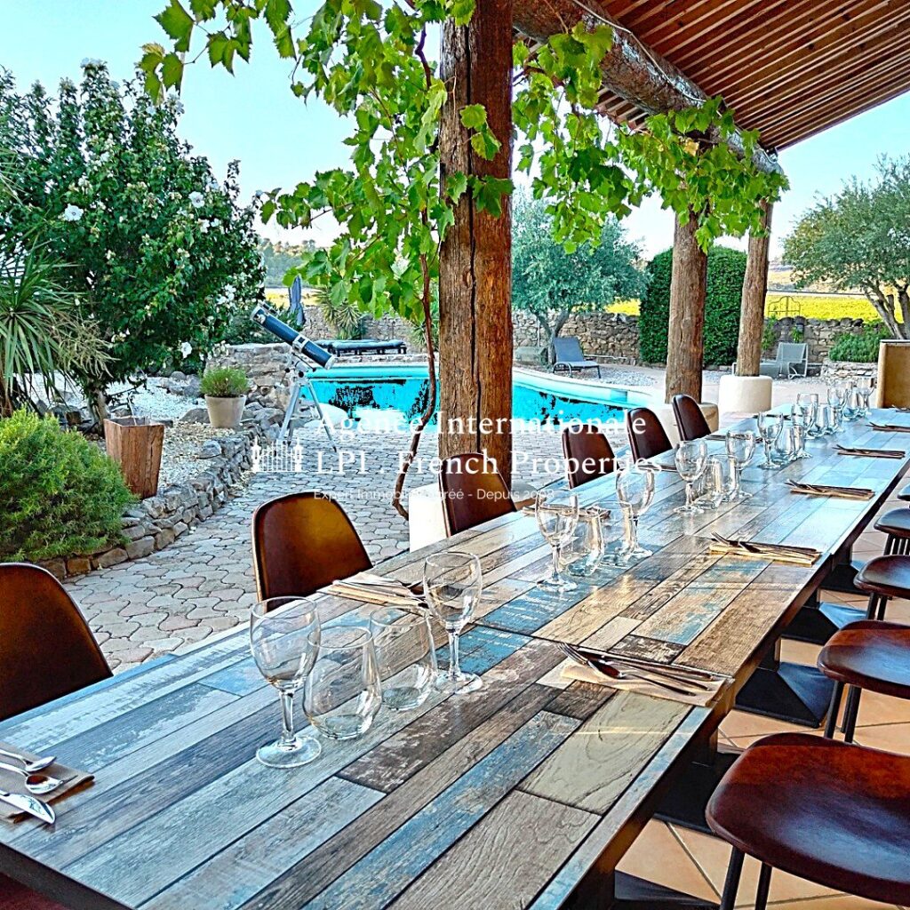 Demeure de ville et village – 12 pièces – 8 chambres – 360 m²