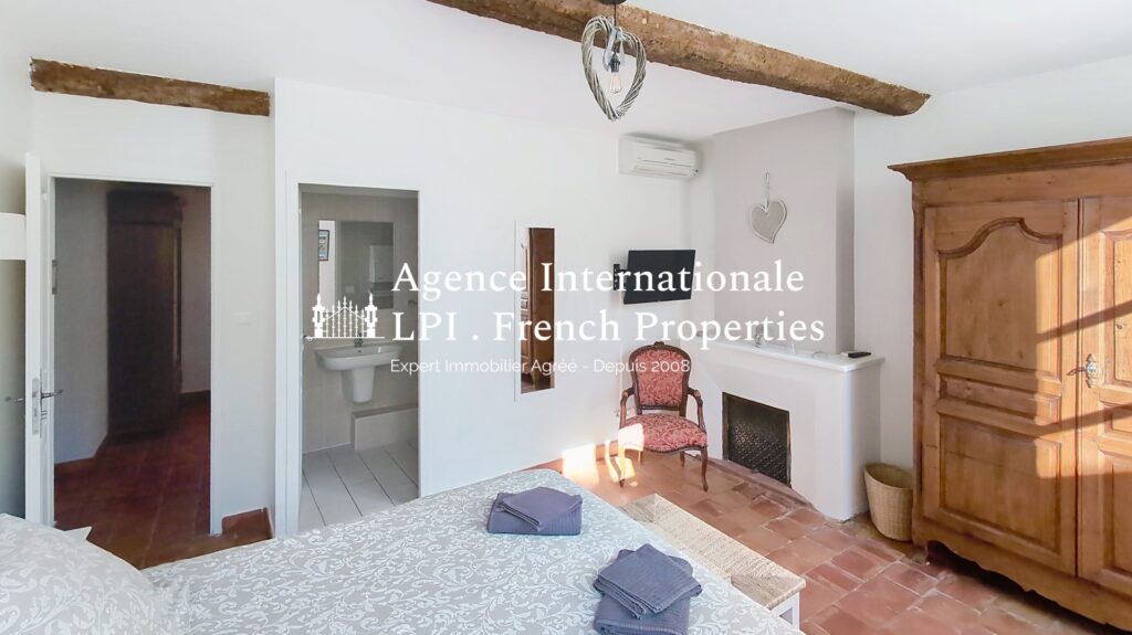 Demeure de ville et village – 12 pièces – 8 chambres – 360 m²