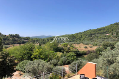 A vendre à Callas belle maison avec vue époustouflante – 6 pièces – 4 chambres – 150.00 m²