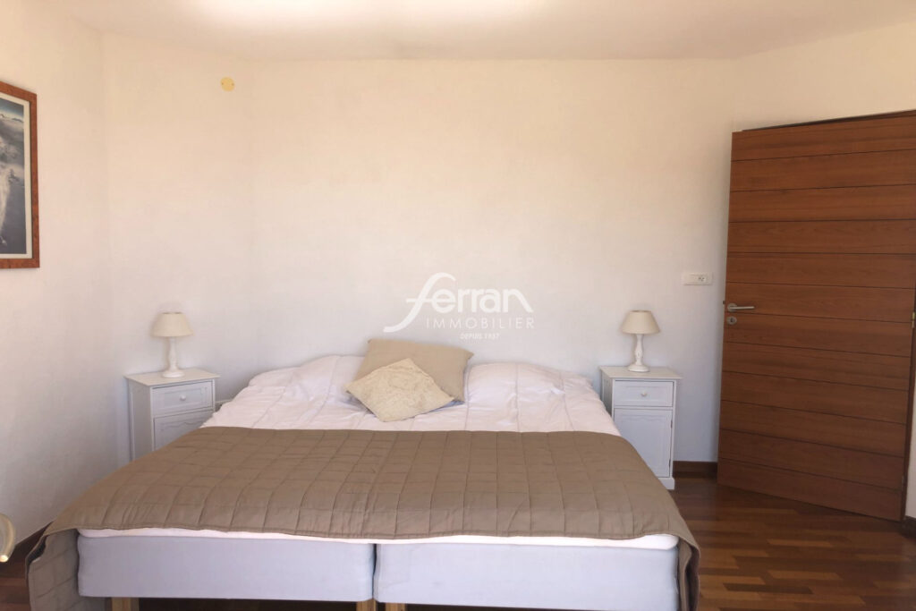 A vendre à Callas belle maison avec vue époustouflante – 6 pièces – 4 chambres – 150.00 m²