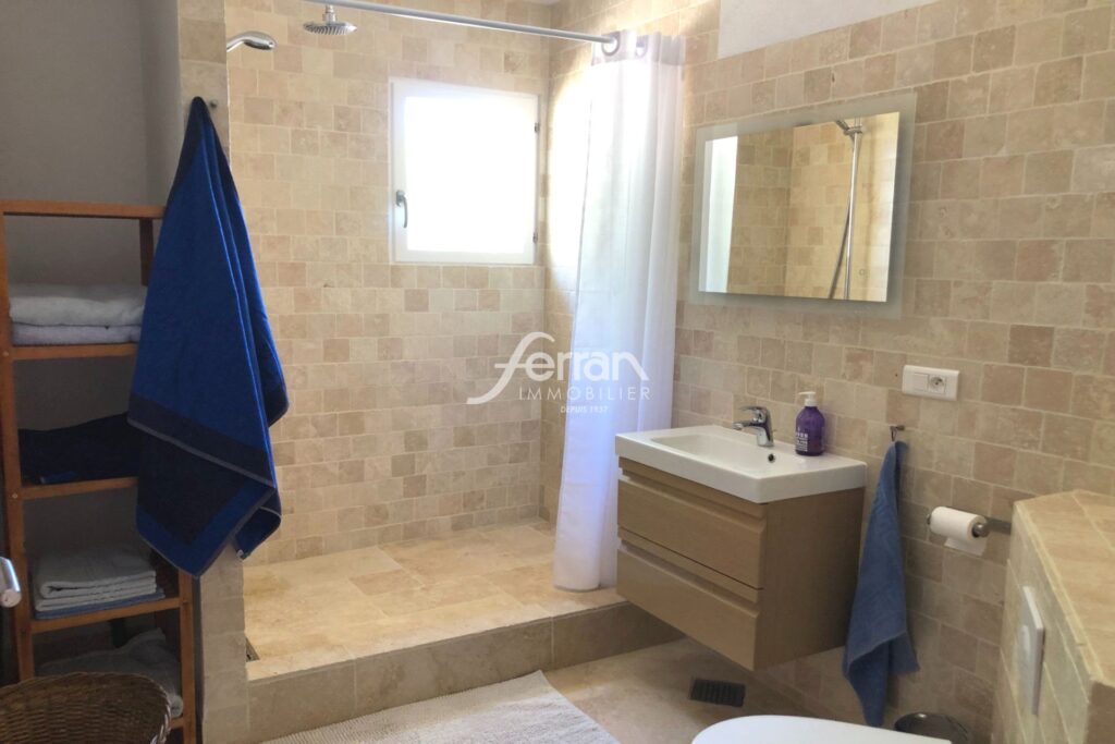 A vendre à Callas belle maison avec vue époustouflante – 6 pièces – 4 chambres – 150.00 m²