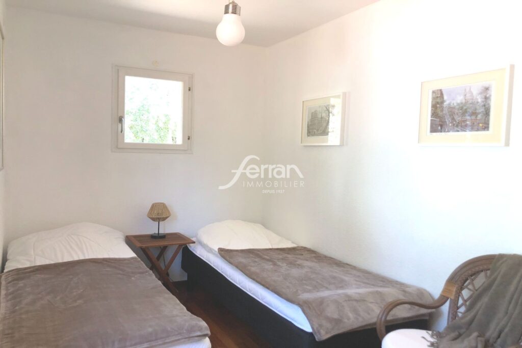 A vendre à Callas belle maison avec vue époustouflante – 6 pièces – 4 chambres – 150.00 m²