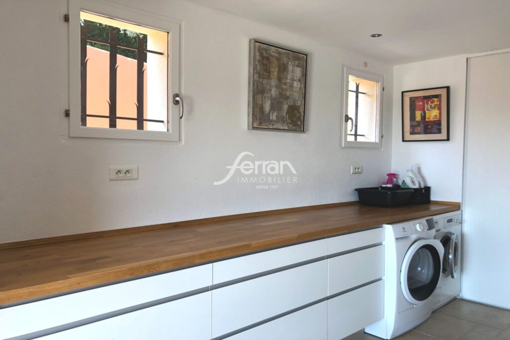 A vendre à Callas belle maison avec vue époustouflante – 6 pièces – 4 chambres – 150.00 m²