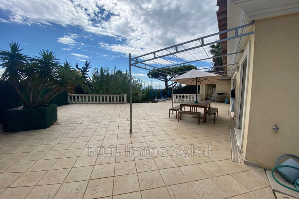SAINT PAUL DE VENCE  BRUN IMMO SOLEIL 7 bd KENNEDY Cagnes sur  – 4 pièces – 3 chambres – 110.00 m²