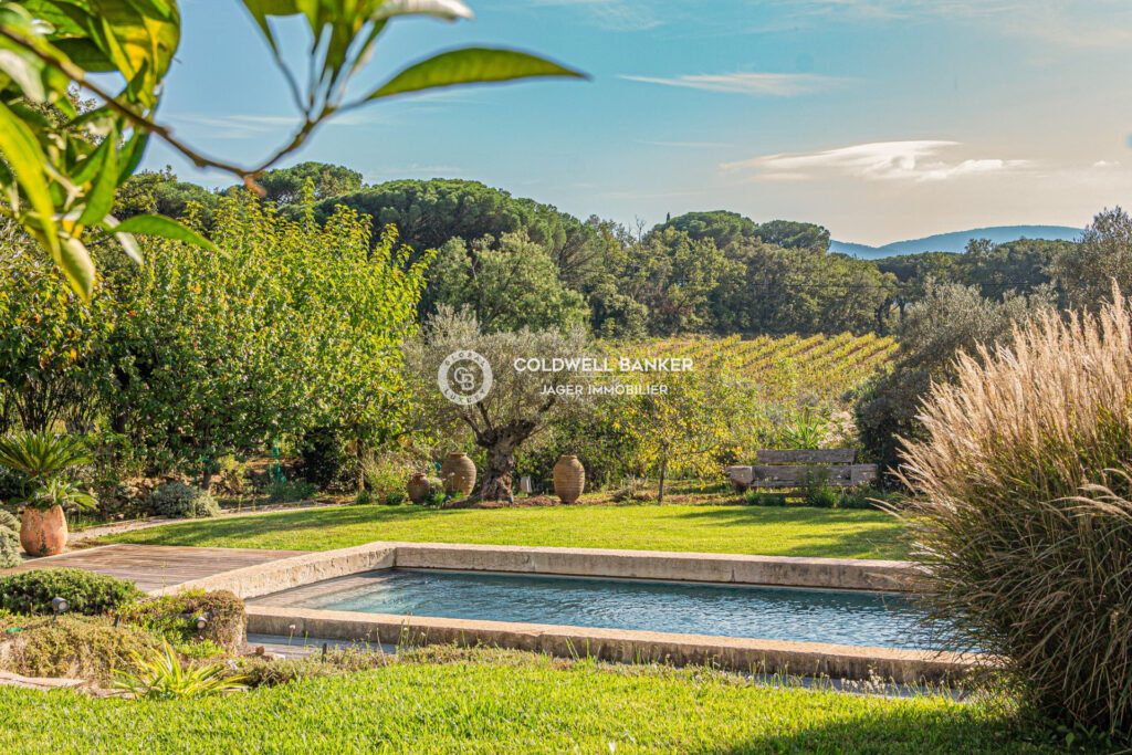 Villa au pied du village avec vue les vignes et sur le château – 5 pièces – 3 chambres – 210.00 m²