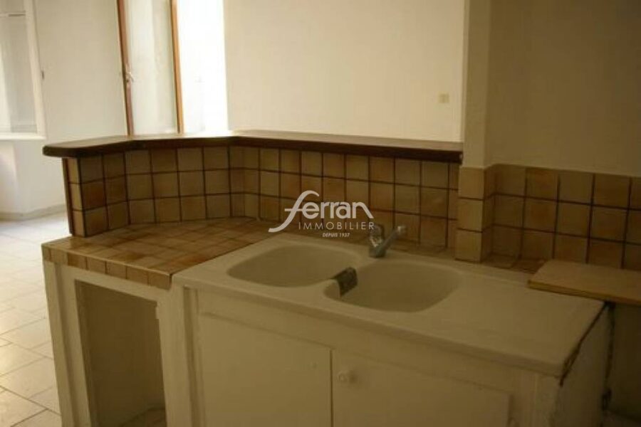 Appartement à louer à Salernes