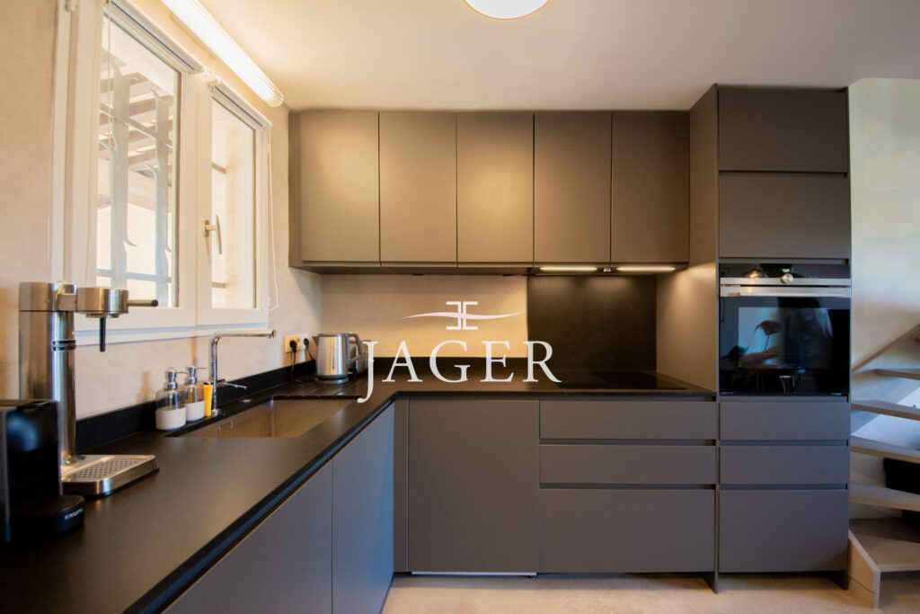 Duplex rénovée avec vue panoramique sur Port-Grimaud avec gara – 3 pièces – 2 chambres – 55.00 m²