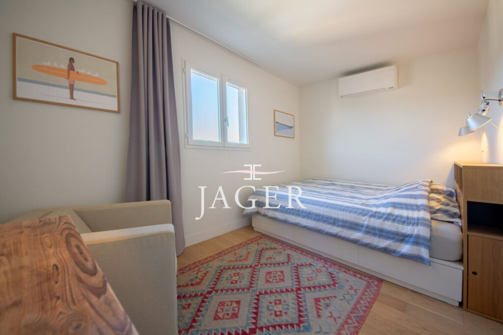 Duplex rénovée avec vue panoramique sur Port-Grimaud avec gara – 3 pièces – 2 chambres – 55.00 m²