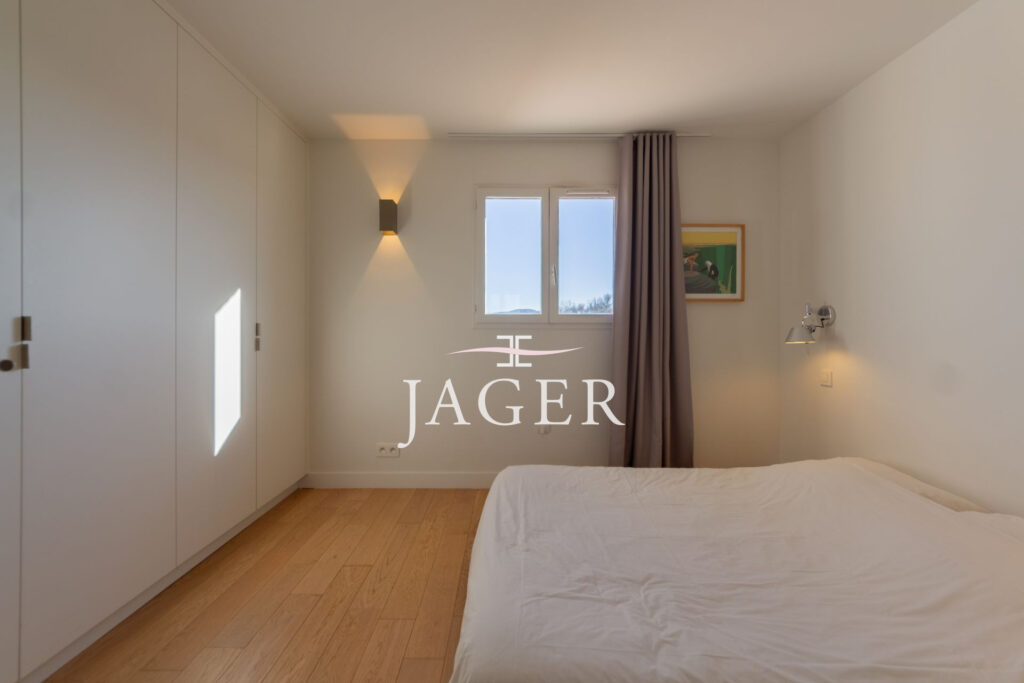 Duplex rénovée avec vue panoramique sur Port-Grimaud avec gara – 3 pièces – 2 chambres – 55.00 m²