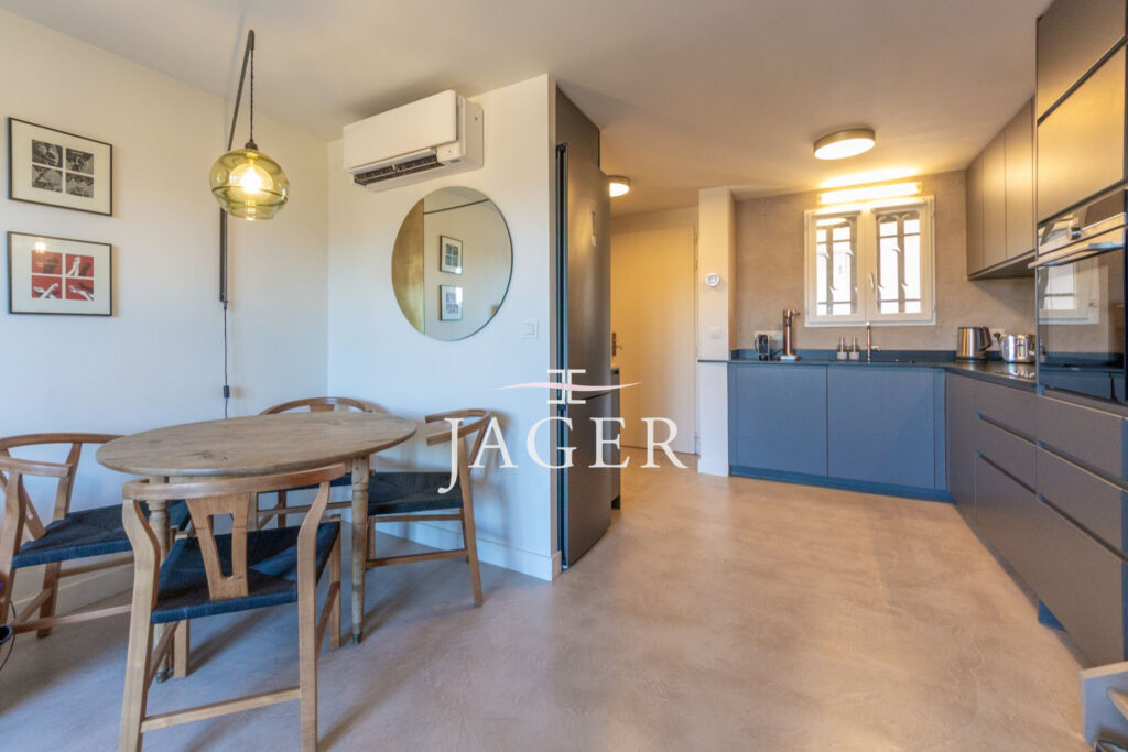 Duplex rénovée avec vue panoramique sur Port-Grimaud avec gara – 3 pièces – 2 chambres – 55.00 m²