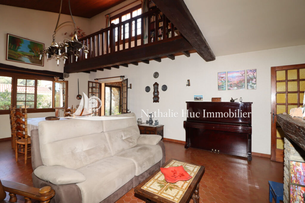 vente maison 6 Pièce(s) – 6 pièces – 4 chambres – 220.00 m²