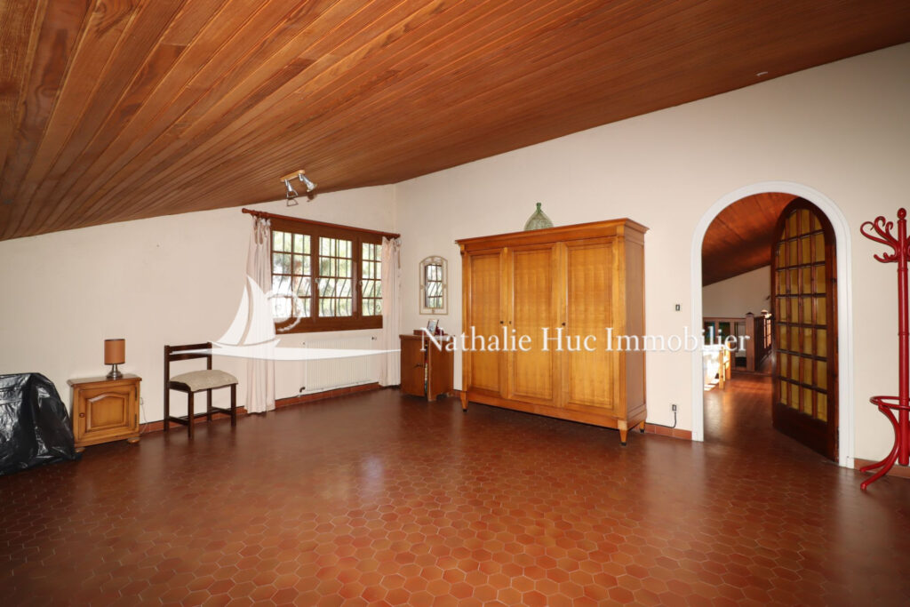 vente maison 6 Pièce(s) – 6 pièces – 4 chambres – 220.00 m²