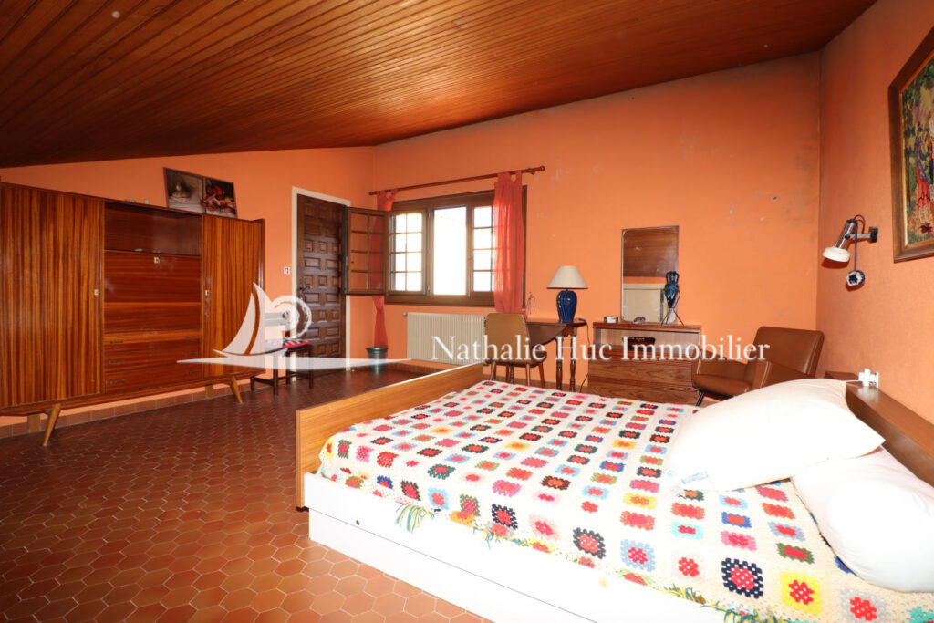 vente maison 6 Pièce(s) – 6 pièces – 4 chambres – 220.00 m²