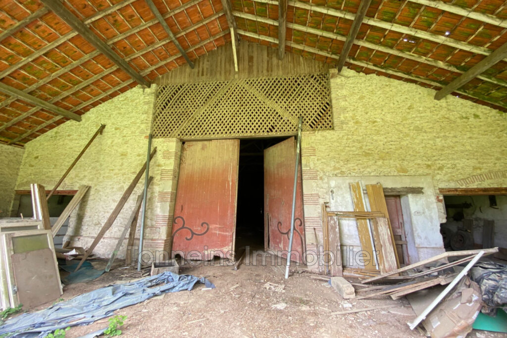 À vendre ? Grange en pierre de 500 m² à rénover avec terrain d – 1 pièce – NR chambres – 500.00 m²