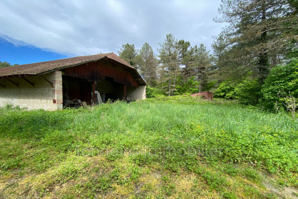 À vendre ? Grange en pierre de 500 m² à rénover avec terrain d – 1 pièce – NR chambres – 500.00 m²