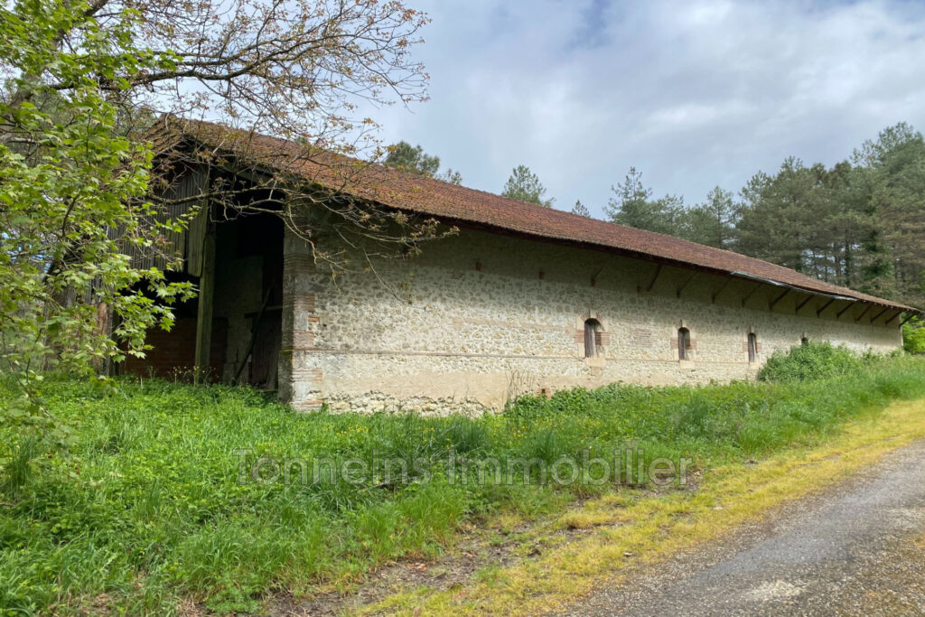 À vendre ? Grange en pierre de 500 m² à rénover avec terrain d – 1 pièce – NR chambres – 500.00 m²