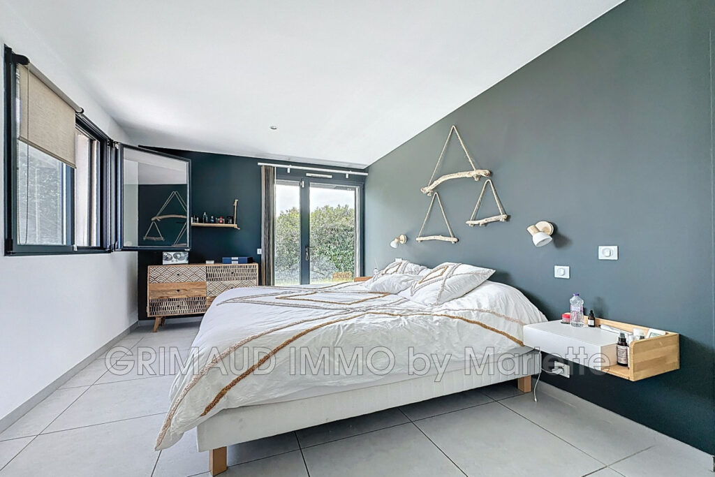 Belle villa contemporaine avec piscine et cuisine d&rsquo;été – 5 pièces – 4 chambres – 168.00 m²