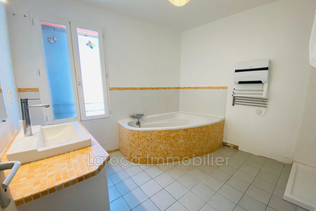 Maison de village à vendre à Banyuls sur mer : au coeur du Cap – 4 pièces – 3 chambres – 100.00 m²