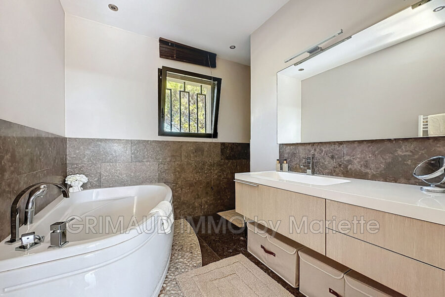 Maison à vendre à Sainte-Maxime — Vue mer — photo 15