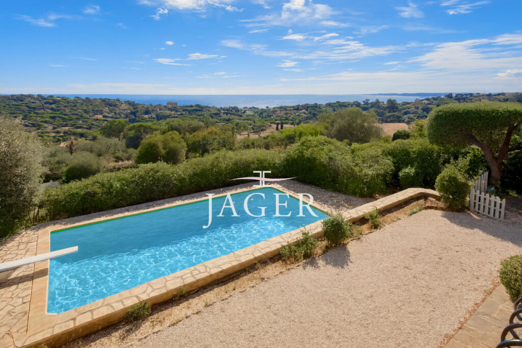 Charmante villa provençale pleine de potentiel avec vue mer pa – 7 pièces – 6 chambres – 255.00 m²