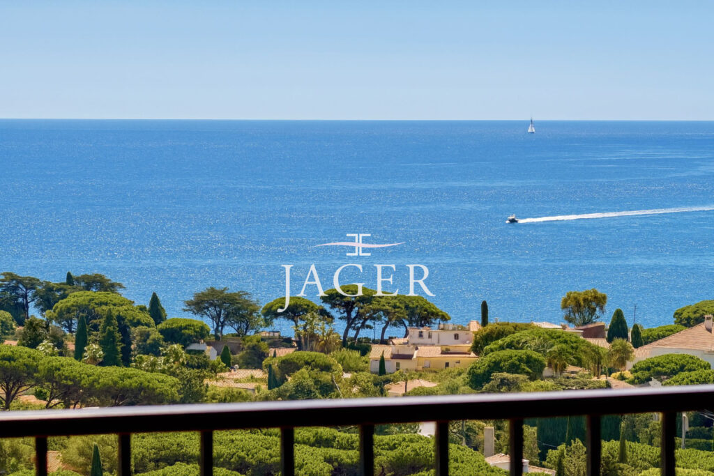 Charmante villa provençale pleine de potentiel avec vue mer pa – 7 pièces – 6 chambres – 255.00 m²